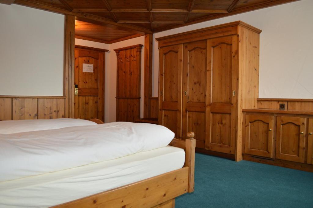 Hotel Zum Kreuz アーラウ 部屋 写真